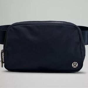 NWOT Black Everywhere Belt Bag